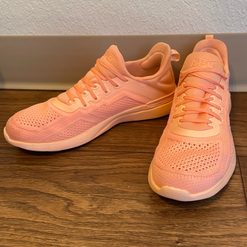 APL | Techloom Tracer Training Shoes, Neon Peach, Size 9.5